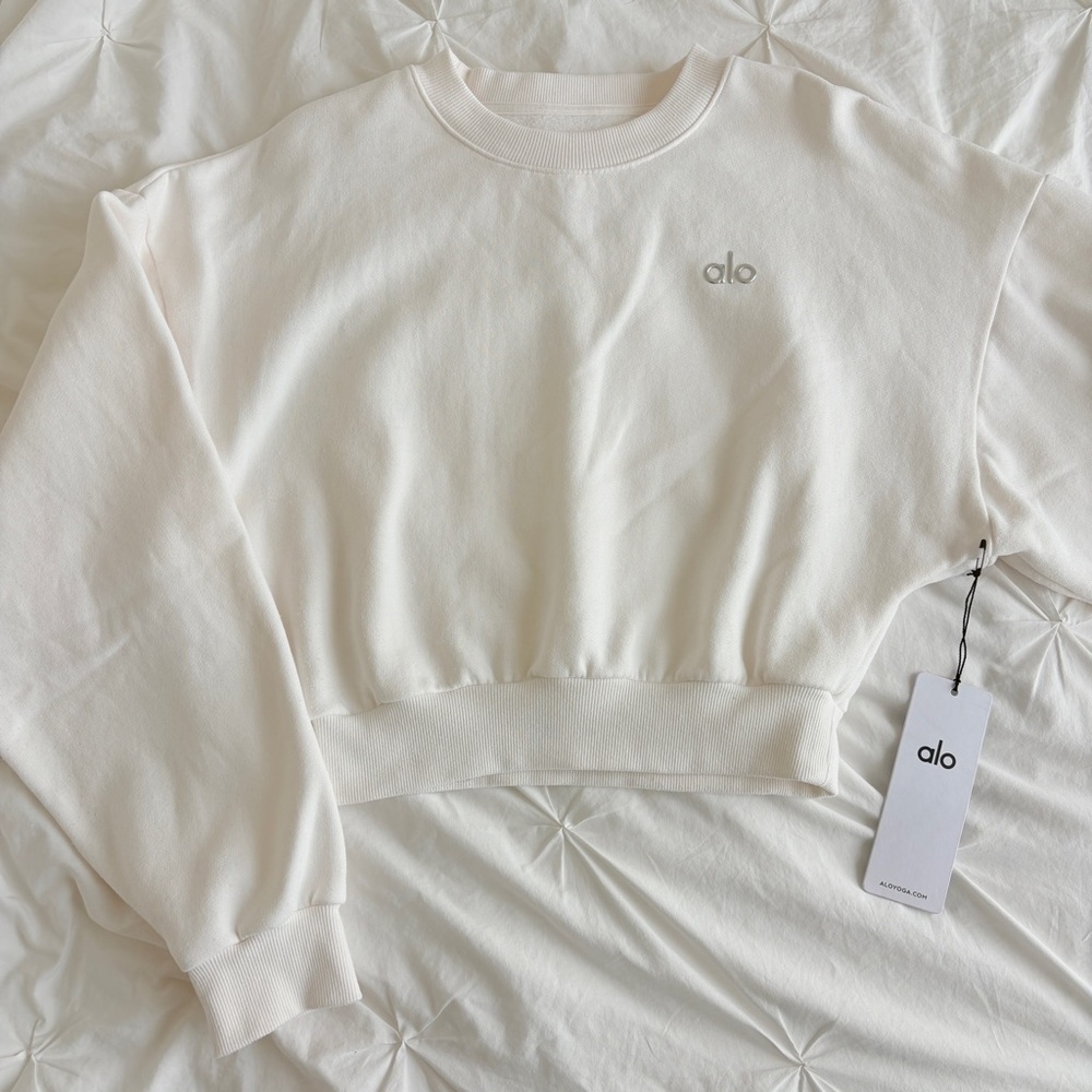 Alo Cropped Accolade Crewneck - Picture 2 of 5